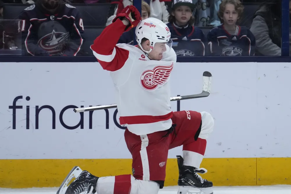 Red Wings Win 5-4 Against Blue Jackets in Thrilling Finish