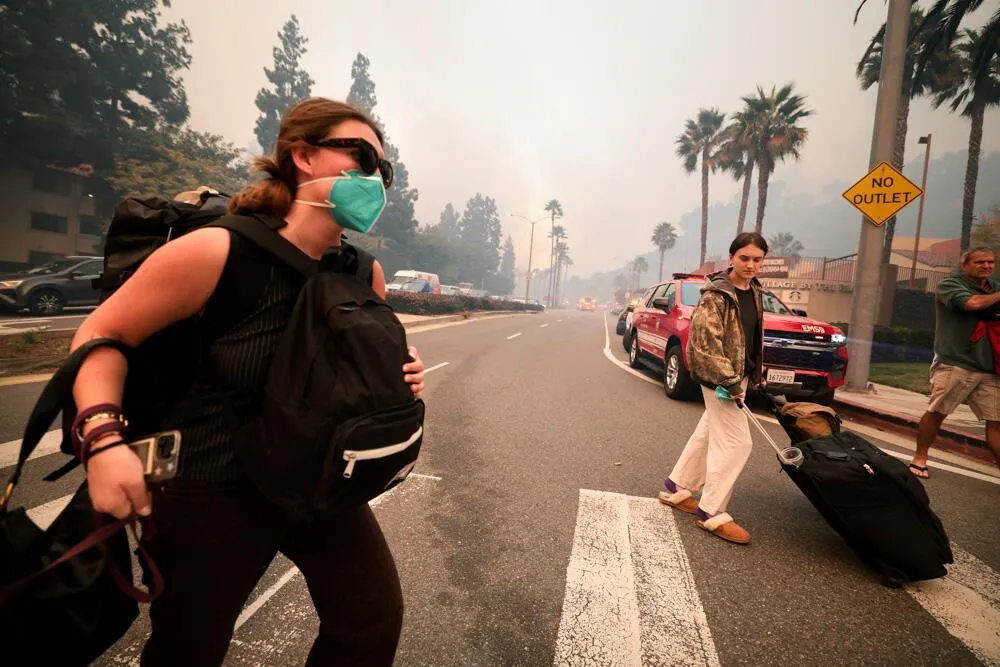 Residents face chaos and flames while evacuating Pacific Palisades wildfire