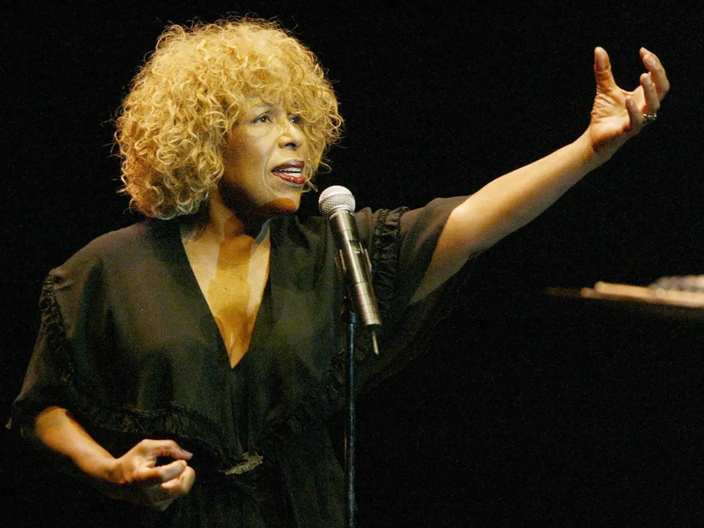 Roberta Flack, Iconic R&B Singer of 'Killing Me Softly,' Passes Away at 88