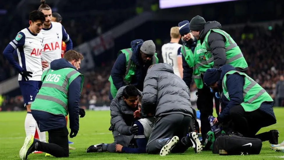 Rodrigo Bentancur stretchered off during Tottenham's match against Liverpool