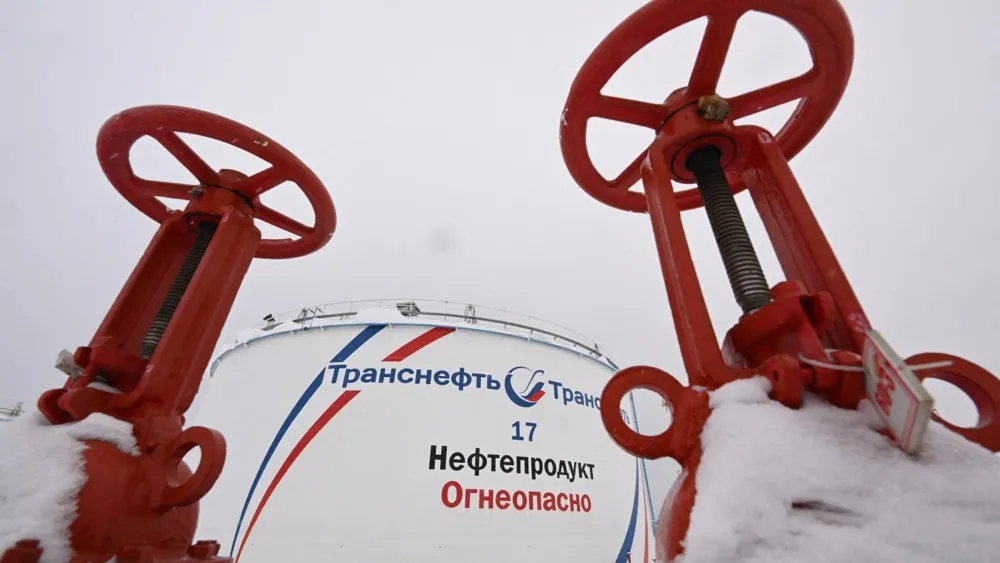 Russian Crude Oil Output Hits Lowest Level in Two Decades