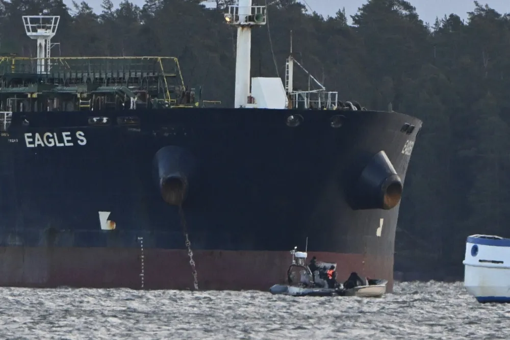 Russia’s Shadow Fleet of Aging Tankers Fuels Oil Revenue Amid Sanctions