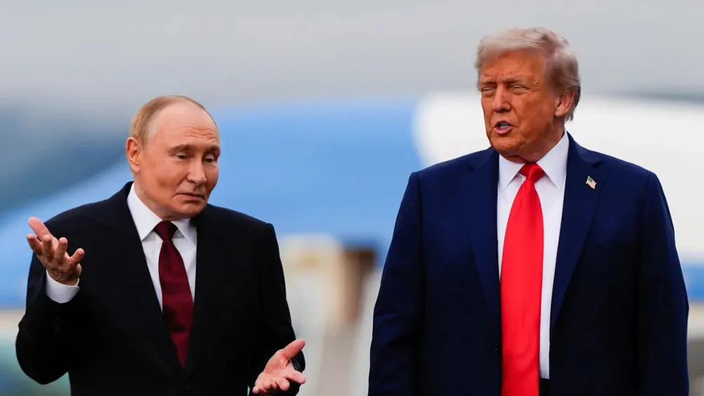 Russia's Stance on Trump's Greenland Ambitions: Dismissive Yet Observant