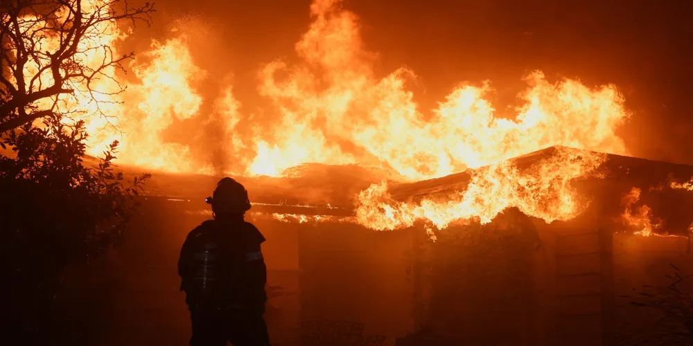 Santa Ana winds impact California wildfires; easement forecast but return expected