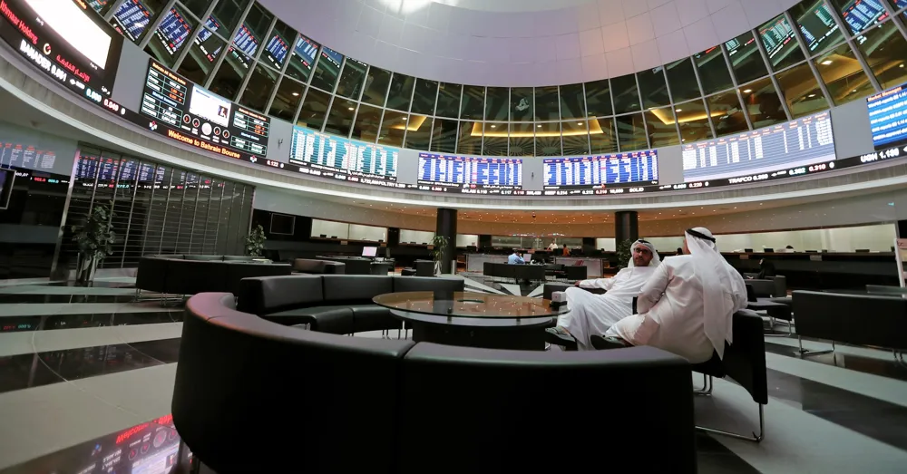 Saudi stock market declines on profit-taking, while Egypt's index continues upward trend