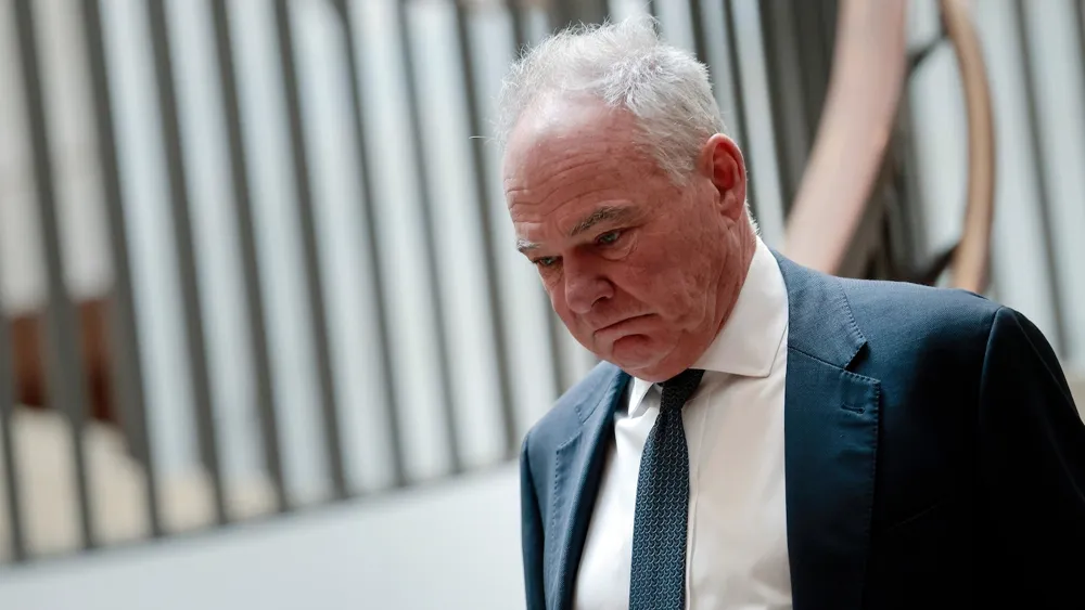 US Senate Advances Resolution to Limit Trump's Military Actions Against Venezuela