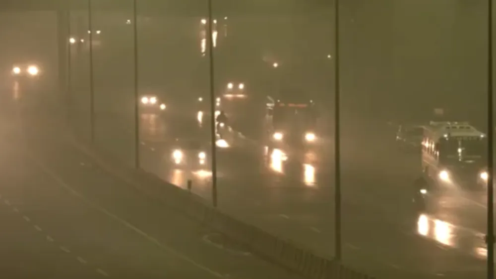 Severe Cold Wave and Fog Hits Delhi, Disrupts Flights and Raises AQI Concerns