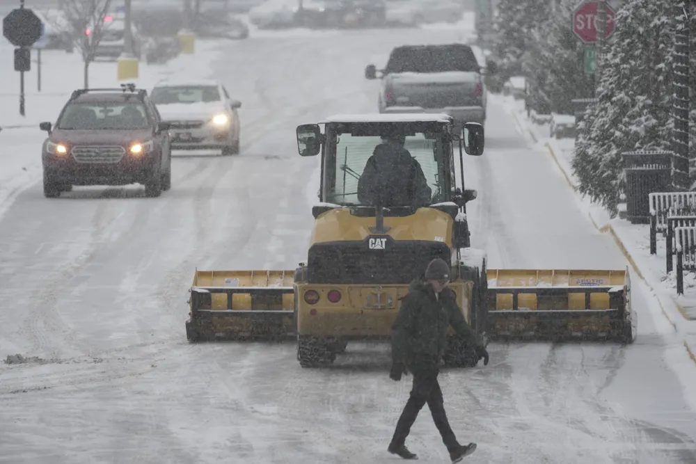 Severe Snowstorms Disrupt Daily Life, Leading to Widespread Closures in U.S.