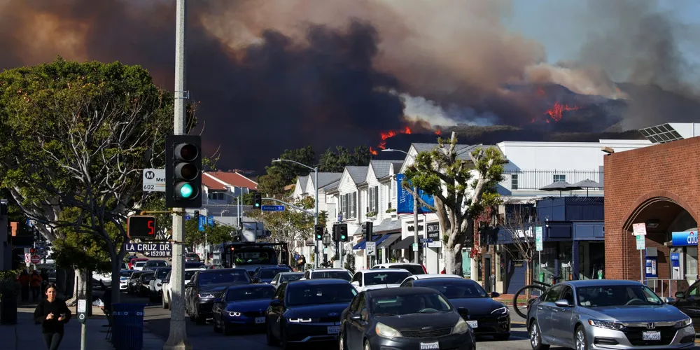 Severe traffic congestion complicates evacuations as wildfires rage in Los Angeles