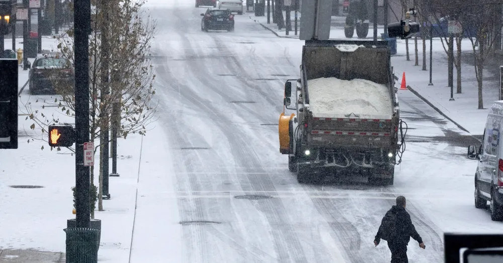 Severe winter storm impacts central US, threatens Washington