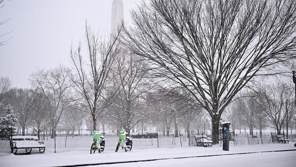 Severe winter storm impacts mid-Atlantic with heavy snow and widespread flight cancellations