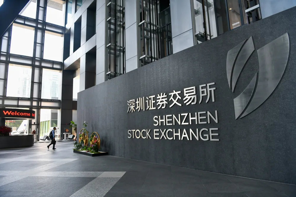 Shanghai, Shenzhen Exchanges Target Foreign Investors After Weak Market Start