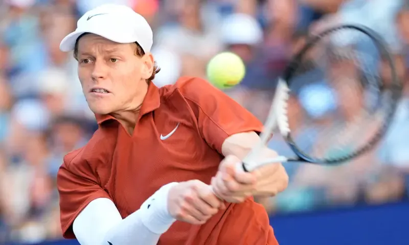 Sinner and Swiatek Rally to Progress at US Open; Gauff and Osaka Set for Showdown