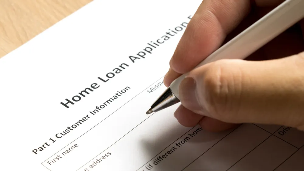 Sister's Mortgage Application Controversy Sparks Reddit Debate