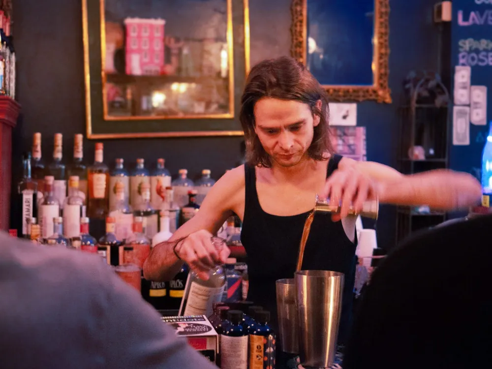 Sober Bar in NYC Promotes Fun Without Alcohol Amid Cancer Warnings