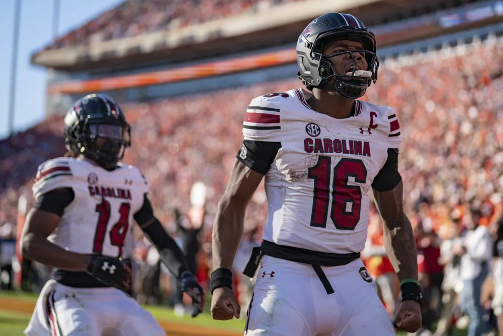 South Carolina and Illinois Seek 10 Wins in Citrus Bowl Showdown