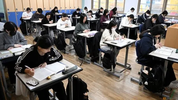 South Korea Implements Nationwide Ban on Mobile Phones in Schools