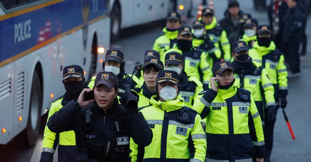 South Korean Police Urged to Enforce Arrest Warrant for Impeached President