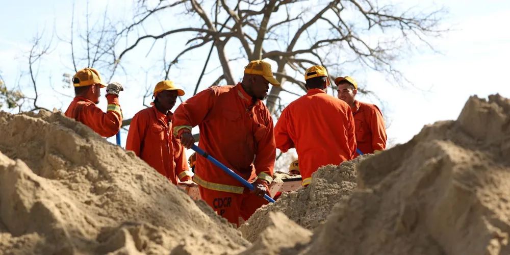 Southern California Rain Aids Firefighters but Sparks Flood and Toxic Ash Concerns