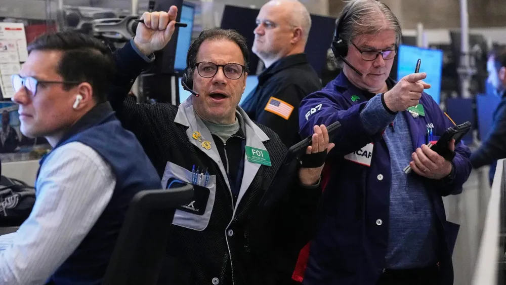 S&P 500 Surges Past 7,000 Points Amid AI Optimism and Robust Tech Earnings