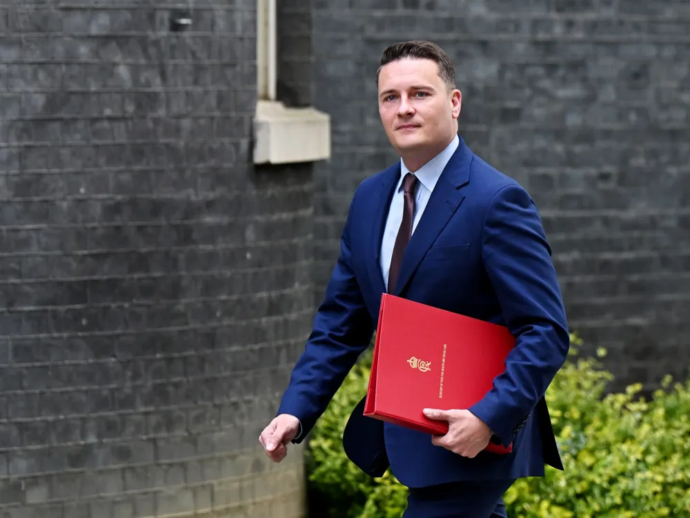 Starmer Faces Leadership Crisis Ahead of Key Parliamentary Ceremonies