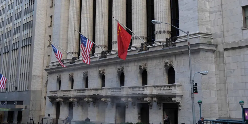 Stock Market Declines on First Trading Day of 2025 Amid Investor Uncertainty