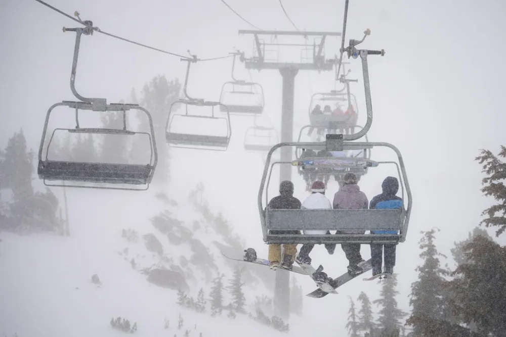 Strong Winds and Snow Expected at Mammoth Mountain This Weekend