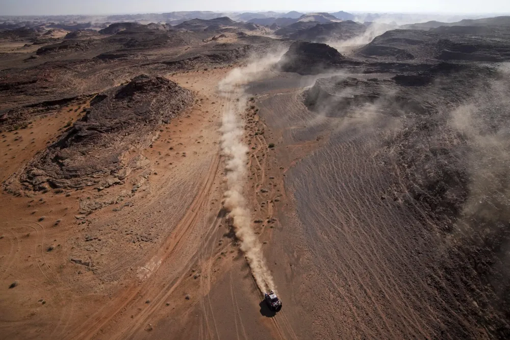 Stunning Visuals of Speed and Landscape at the Dakar Rally in Saudi Arabia