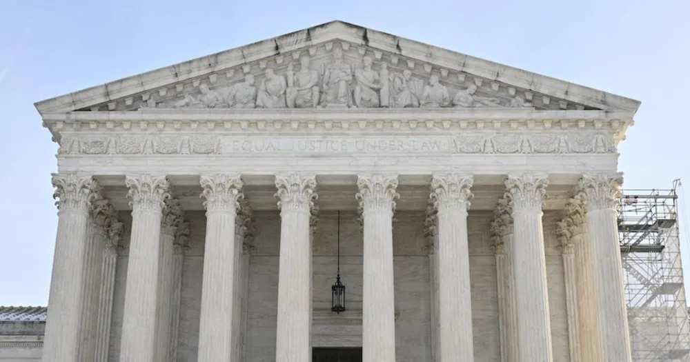 Supreme Court Upholds Block on Trump's Deportations of Venezuelan Migrants Under Wartime Law