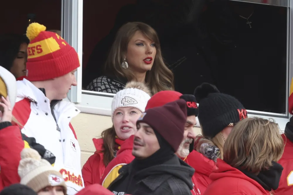 Taylor Swift Cheers as Travis Kelce Leads Chiefs to Playoff Victory Over Texans