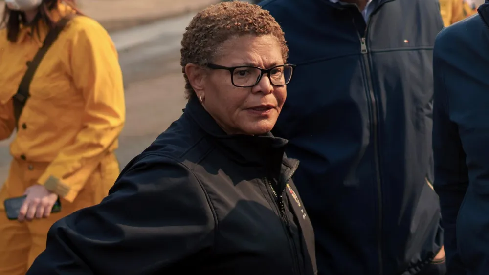 Tense Exchange Between Mayor Karen Bass and Reporter Over Wildfires