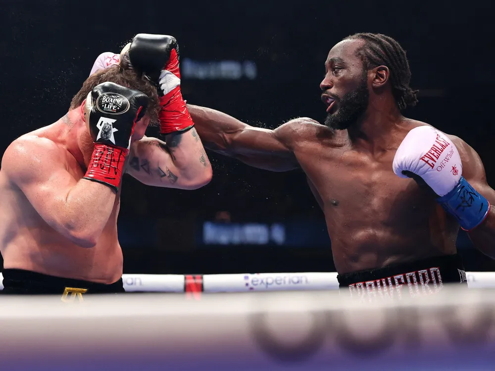Crawford triumphs over Alvarez to claim undisputed super middleweight title