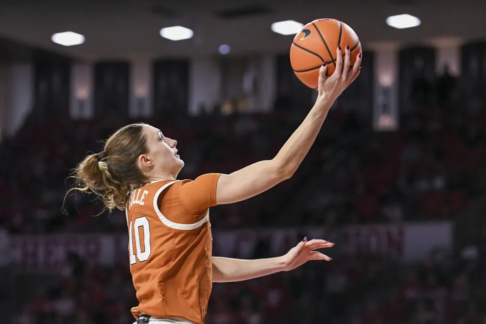 Texas defeats Oklahoma 80-73 with Jordan Lee’s crucial 17-point performance