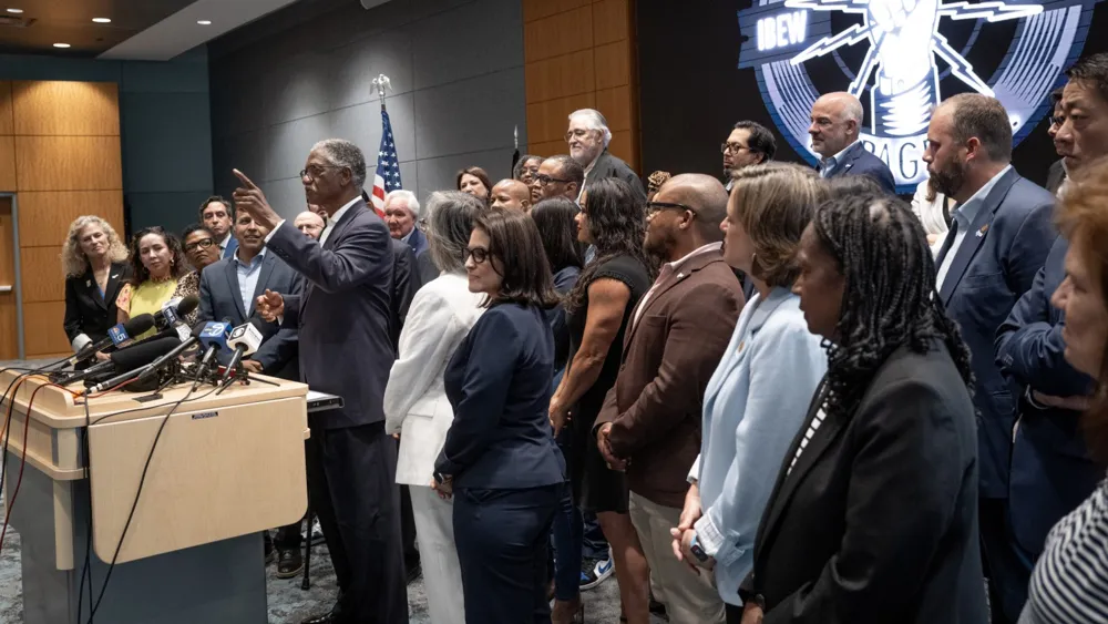 Texas Governor Orders Arrest of Democratic Lawmakers Over Redistricting Standoff