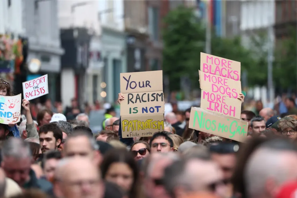 Thousands rally in Belfast to denounce anti-immigrant violence