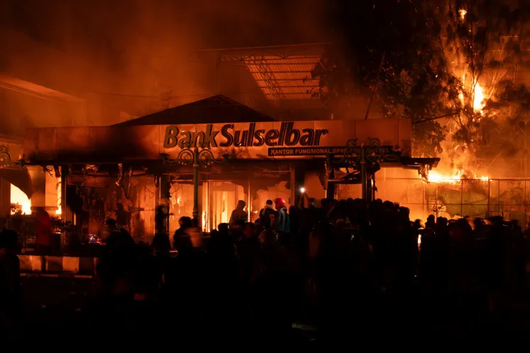 Indonesia protests escalate as fire in Makassar kills three