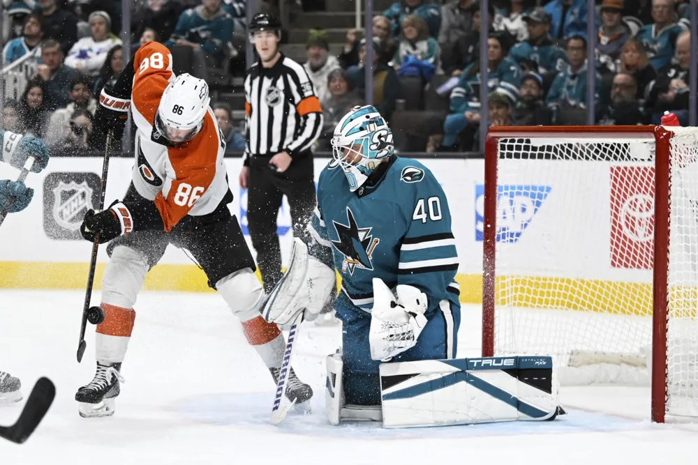 Travis Konecny leads Flyers with 17 goals in 4-0 win against Sharks