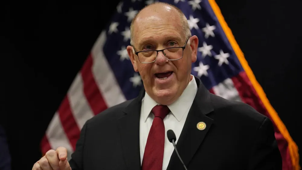 Trump Administration Withdraws 700 Immigration Officers From Minnesota