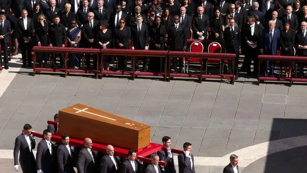 Trump's Pro-Ukraine Shift Amid Peace Talks and Criticism of Putin