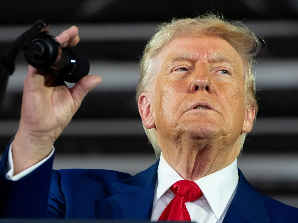 Trump Blames Biden for Economic Contraction, Insists Tariffs Won't Be to Blame