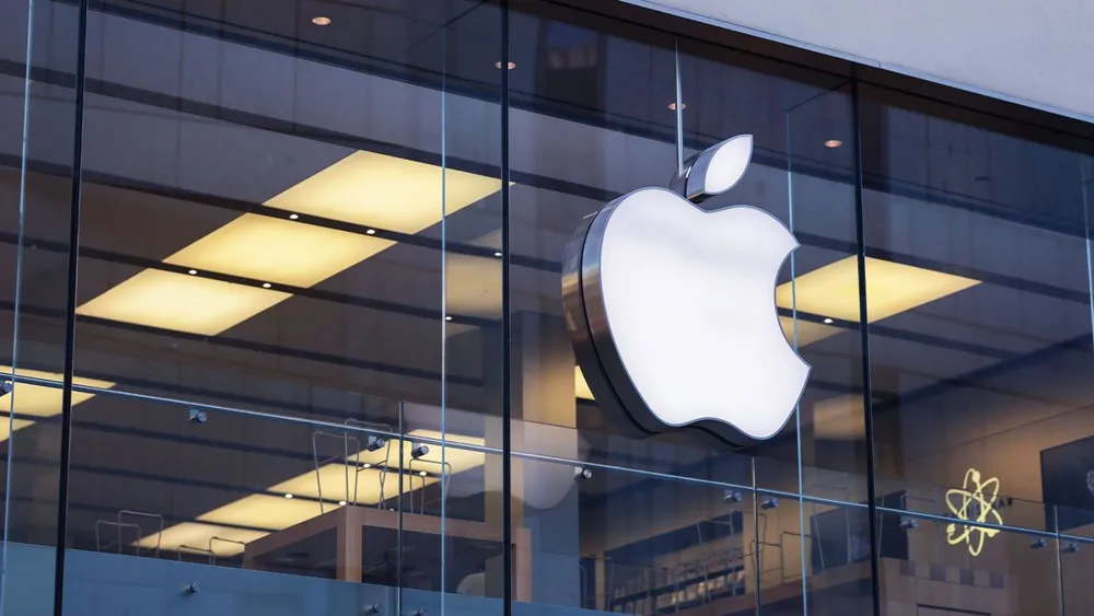 Trump Calls on Apple to Abandon DEI Policies as Shareholders Vote in Favor of Them