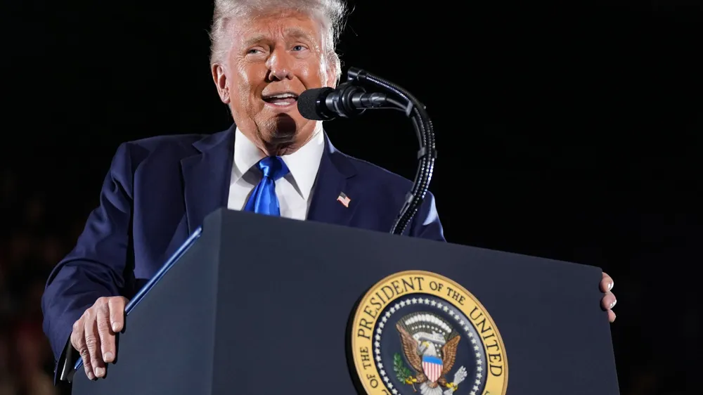 Trump Reaffirms Jerome Powell's Position as Fed Chair, Criticizes Economic Policies