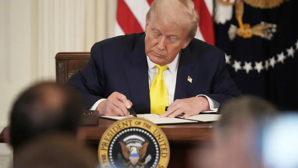 Trump Signs Executive Order to Open 401(k) Accounts to Alternative Investments