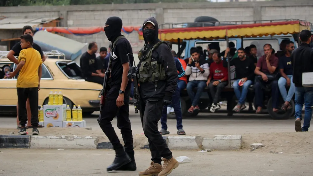 Aid Trucks Commence Entry into Gaza Amid Continued Dispute Over Hostage Bodies