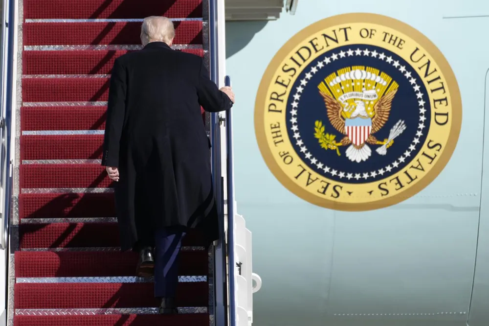 Trump Highlights Air Force One Delays During Boeing Plane Tour
