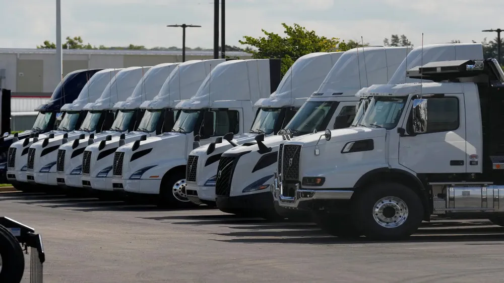 Trump Implements New Tariffs on Truck Imports, Extends Relief for U.S. Automakers