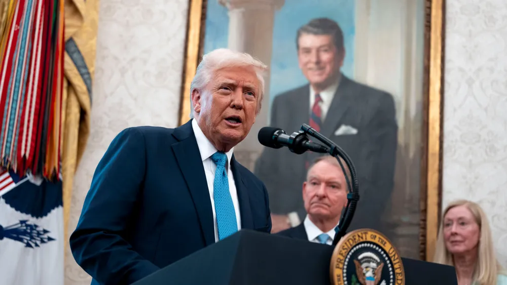 Trump's Memecoin Soars After Exclusive Dinner Invitation for Top Holders