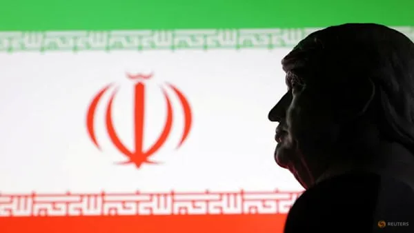 Trump urges Iranian protesters to continue demonstrations, insists 