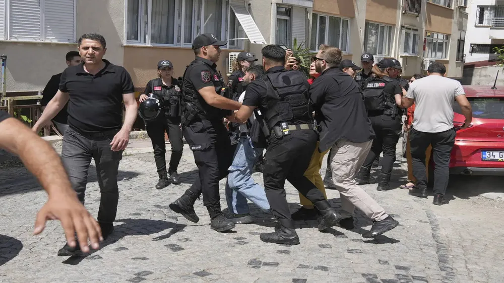 Turkish Police Detain Over 50 People During Banned Istanbul Pride March
