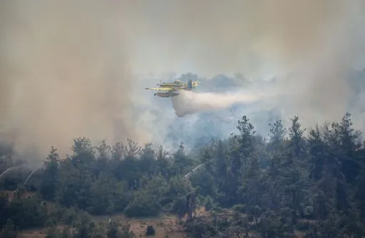 Türkiye Wildfires Result in Evacuations and Multiple Fatalities Amid Extreme Heat